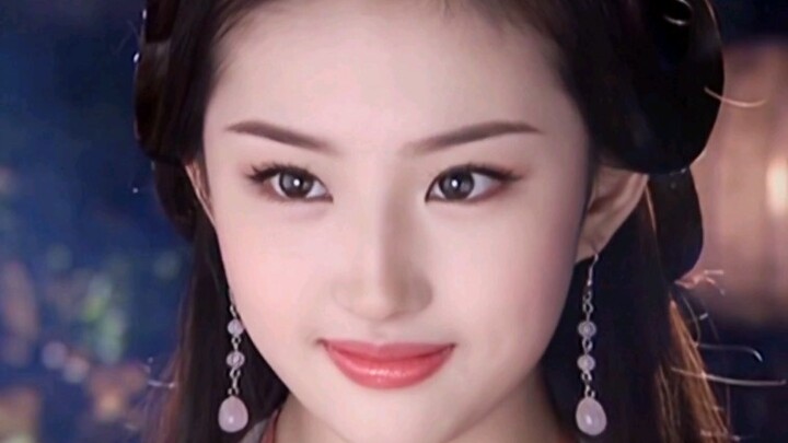 ใบหน้าดั่งดอกท้อ ผู้คนยิ่งงามกว่าดอกไม้