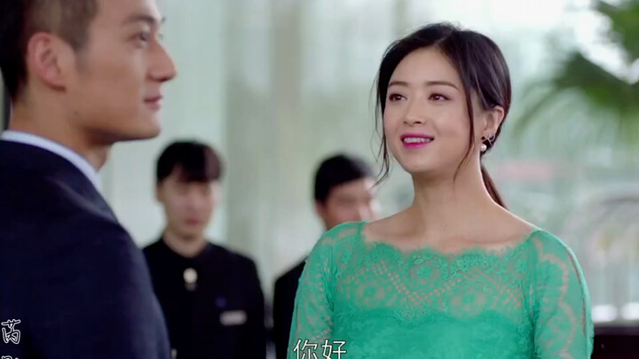 Sister Fan Dressed Up to Look Like a Rich Lady Just to Meet Her Middle School Classmates