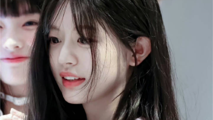 A total newcomer—so beautiful! Minju looked on the verge of tears from nerves during her first-ever 