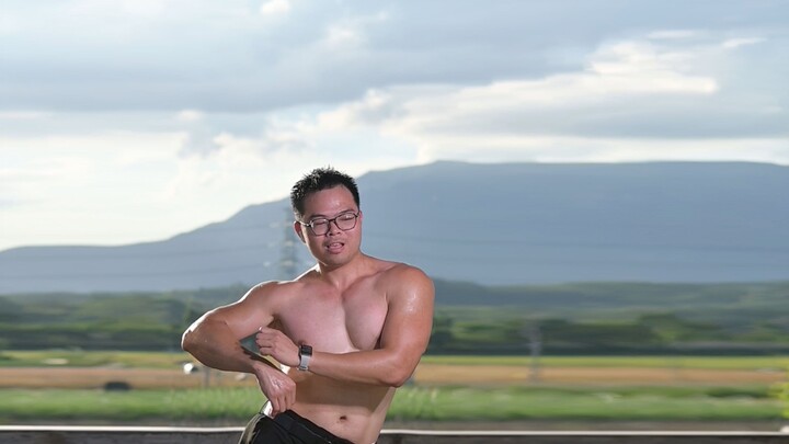 Phản ứng hóa học nào sẽ xảy ra khi bạn biến một blogger ẩm thực thành một blogger khiêu vũ?