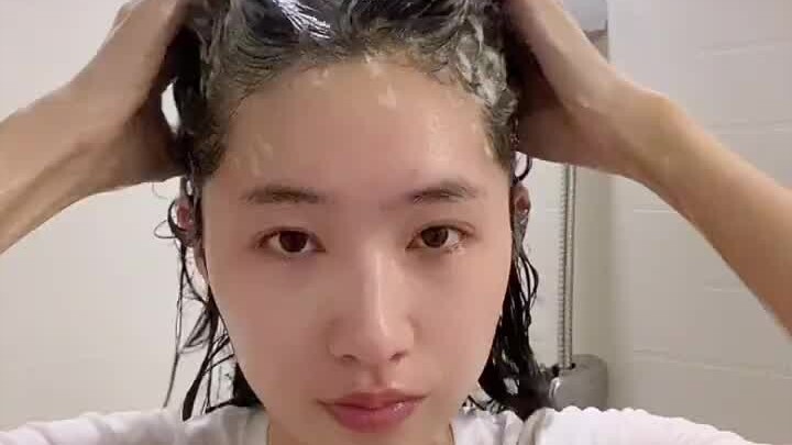 Dermatology Graduate | The Right Way to Wash Your Hair ✅ 99% of People Are Doing It Wrong