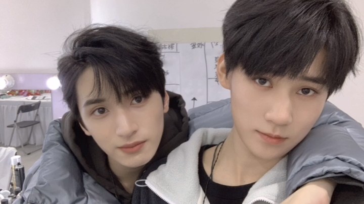 When he was little, Brother Zhang was really shy and very dependent on Hao Xiang. #ZhangZhen