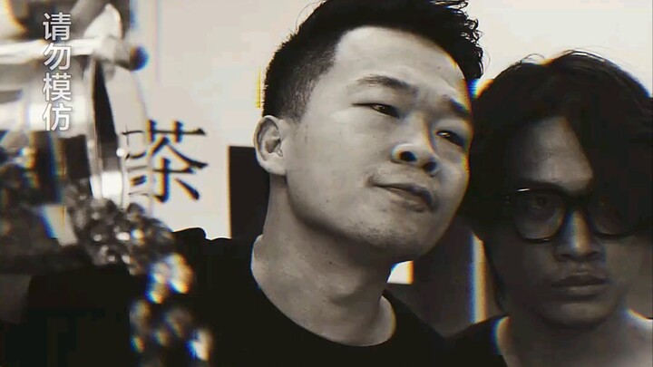 Bạn không có tư cách gì mà lên mặt dạy bảo tôi.