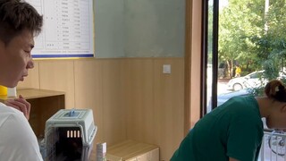Bạn sẽ làm gì nếu gặp phải một chú mèo bantam bị bỏ rơi khi đi chợ thú cưng?