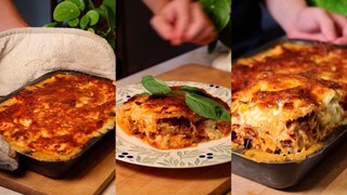 Lasagna ala Italia yang penuh dengan rasa lezat—siapa sih yang melihatnya nggak langsung ngiler?!