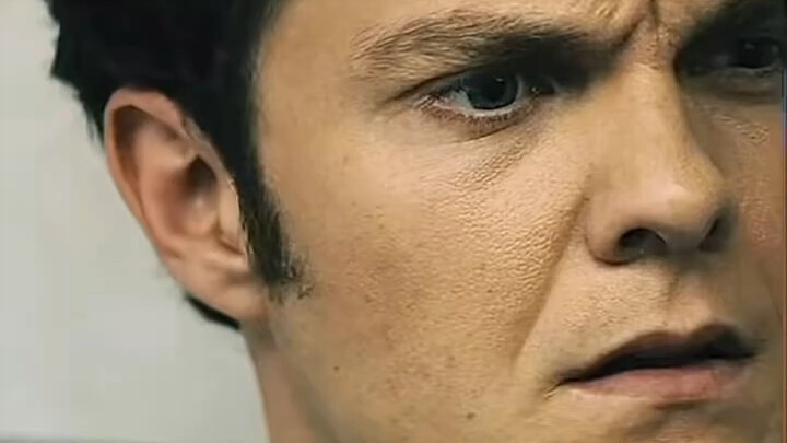 «حتى أقوى زعيم عصابة لا يجرؤ على تجاهل مكالمة زوجته»