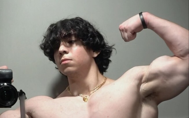 Baki shows off his muscles