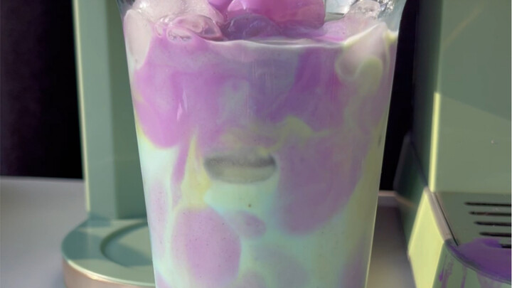 Water Lily Latte | How Could You Say No to a Romantic Drink?