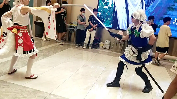 Precious images of Inuzoku and Sakuya exchanging swordsmanship