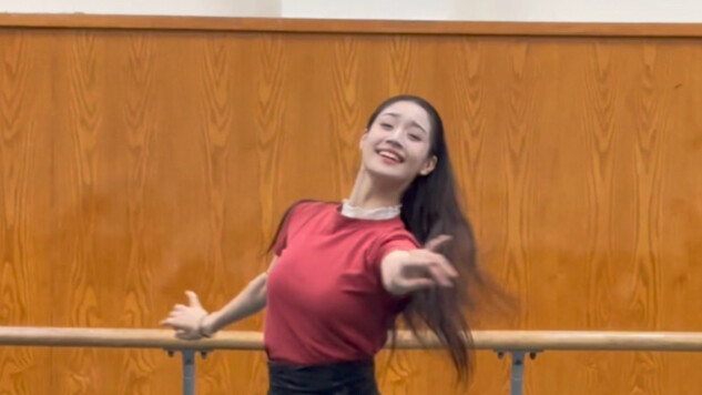 Let's dance to the beautiful melody~