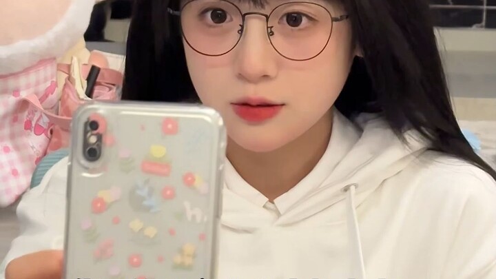 เขาว่าฉันไม่เหมือนพวกเธอ หึหึ