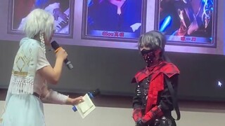 It feels like watching another episode of a stage play... Elisan patiently seduces the little gray m