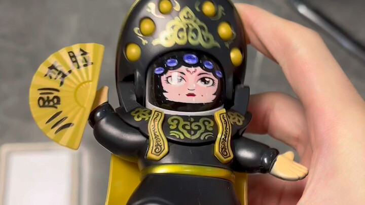 Con rối Kinh kịch Tứ Xuyên biết biến mặt này hài quá đi mất!