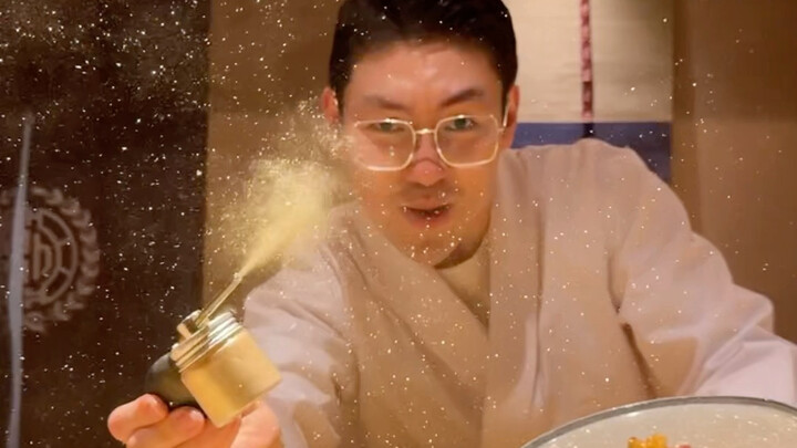 هل في اليابان بيلزمك أن تُجامل وتُراوغ لكي يُقنعك طاهي الأوماكاسي بأن تأكل؟