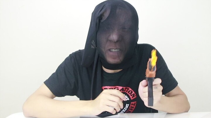 Cảm giác thế nào khi đội một chiếc tất da chân lên đầu như tội phạm trong phim?