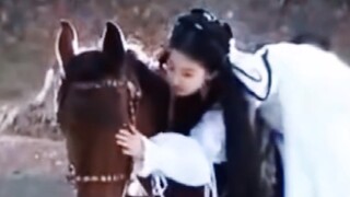 يضحكني الأمر! لا تعودوا لمشاهدة مقاطع مزيفة، هذه هي اللقطات الحقيقية التي لا تختلف عن المشاهد الأصلي