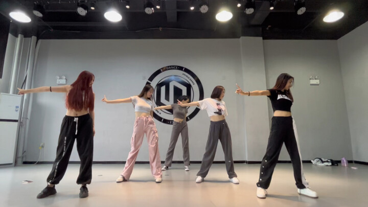 Dukung Ningning! Wanita China itu luar biasa. Cover dance tantangan tak tersentuh yang sedang popule