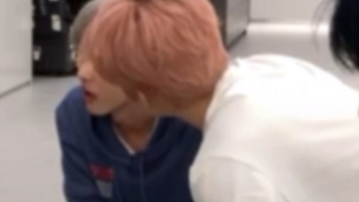 Seems like I know why SM won’t let the two of them sit together in promotional materials.