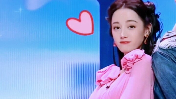 The "strong makeup" style has its own sweet girl aesthetic.