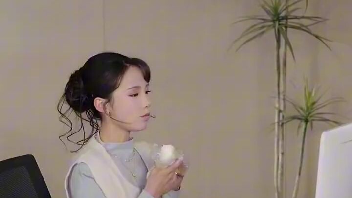 Charon & Jia Yixuan..Sebuah bentrokan antara seorang gadis yang ceria dan optimis dengan seorang CEO