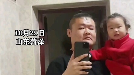 爸爸发愁女儿长得太像自己