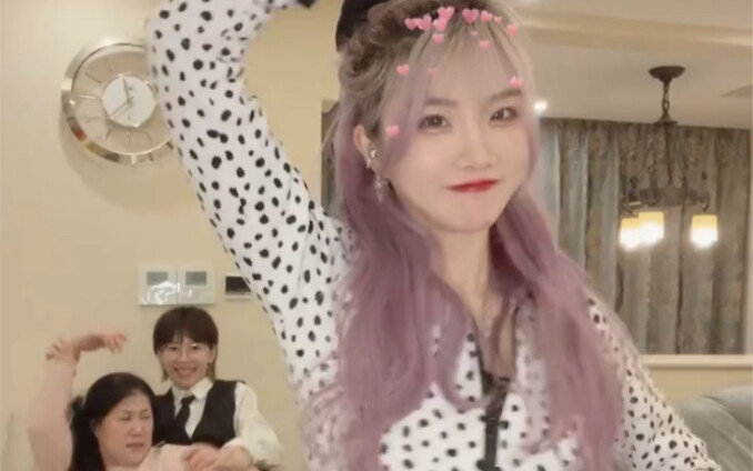 Buka karakter baru: Mama Mo dancer