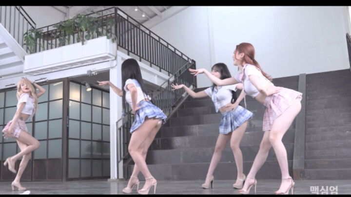 “Pemandangan 4K yang Memukau! GIRL CRUSH di Panggung Pameran Mobil dengan ‘Oppa, Percaya Aku’, Tingk