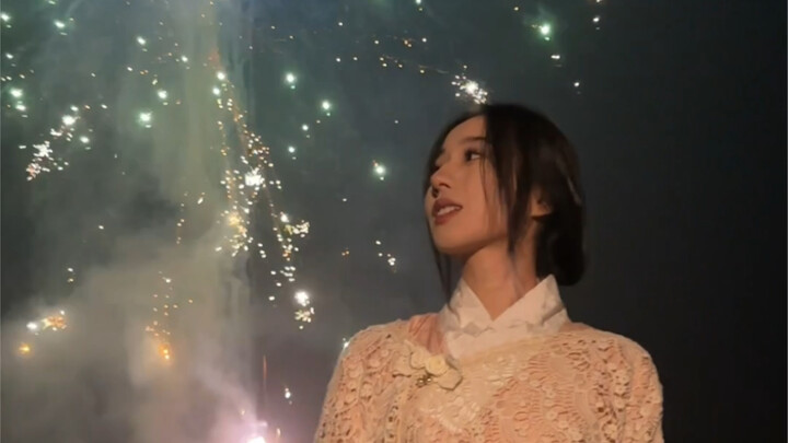 Sudah mendekati Tahun Baru, aku bakal nyalain kembang api buat kalian lihat!