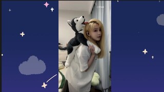 【وانغ شياو جيا】تُرقص أغنية "الرفقة" في منزل الجيران، وتستطيع إضحاك الجميع أينما كنت