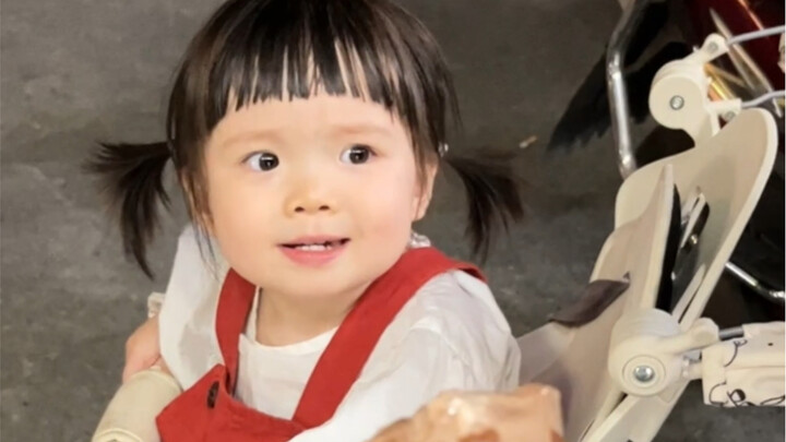 Mua hai que Kem Doremon mà lại không có phần của cô ấy.