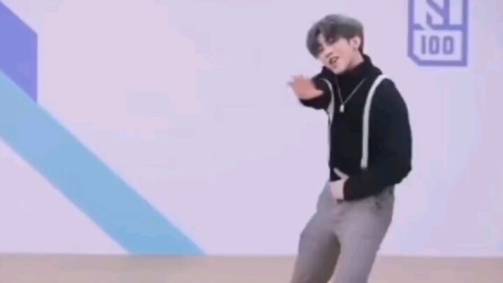 About Sticking a Chicken’s Head in Its Wings, Thinking It Won’t Dare Move When It Gets Dark