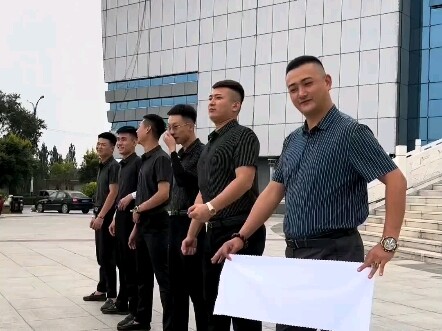 I'm singing a love song—another male model from Freljord is here, oh!