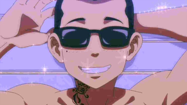 นั่งชิวอยู่ริมหาดทราย