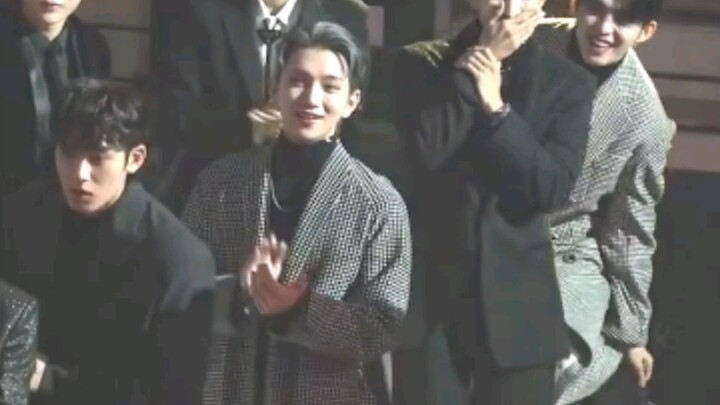 【سيفينتين】عندما تفوز بالجائزة، نحن دائمًا في القاعة نهتف لك!