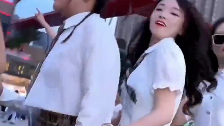 [Gadis Bernyanyi] Apakah Anda bosan menonton Little Potato? Datang dan saksikan Tarian Persegi Huagu