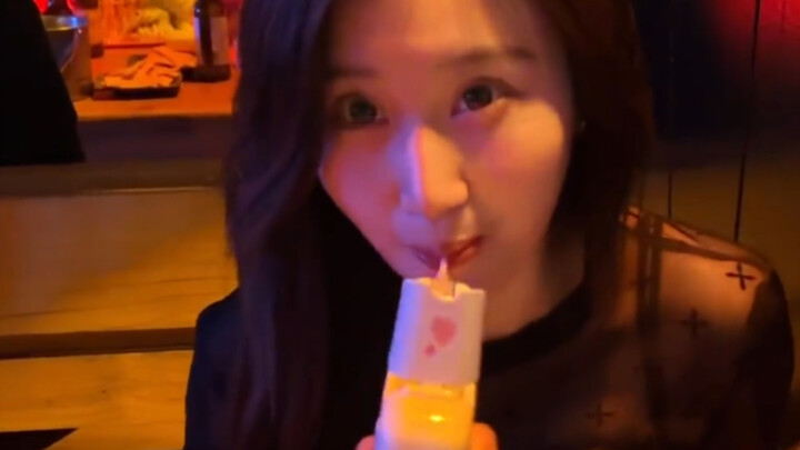 Feeding My Girlfriend a Lollipop