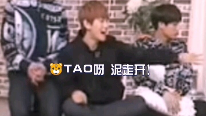 Byun Baekhyun: TAO, I’ve never seen you open your wallet!