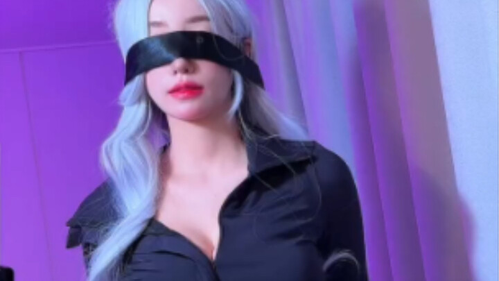 معصوب العينين