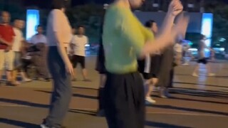 #朋友的酒  #跟着节奏嗨起来 #广场舞小鲁班