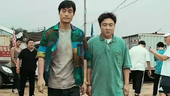 果然出门在外身份都是自己给的