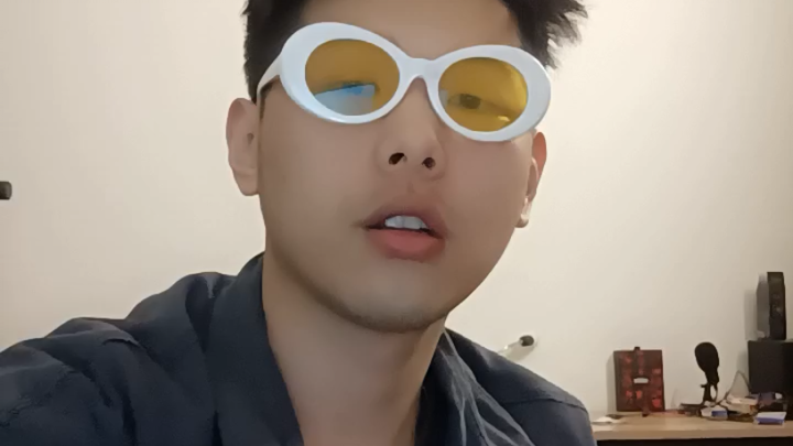 Saya masih muda dan saya memiliki 6 penggemar di stasiun B