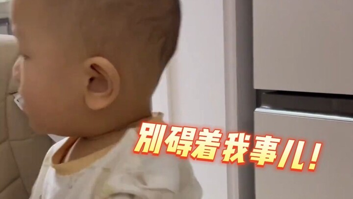 เด็กชาย: โตขนาดนี้แล้ว ทำตัวให้เป็นผู้ใหญ่หน่อยได้ไหม?