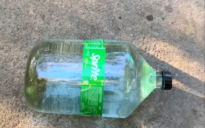 การแข่งขันทุบขวดบนบันไดให้ระเบิด