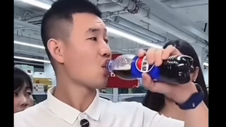 Lần này Gà Tử bán hàng thật nên có phần ngông nghênh
