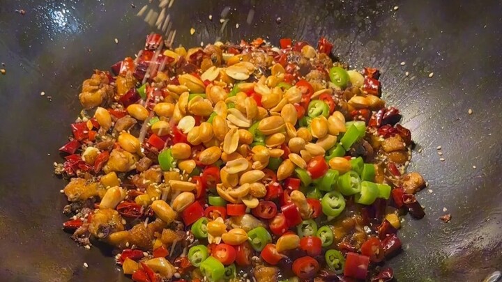 This and that, whoosh, whoosh, whoosh! Spicy, numbing, and fragrant dry-pot chicken—easy to master i