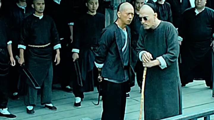 Adik ini benar-benar setia kawan!