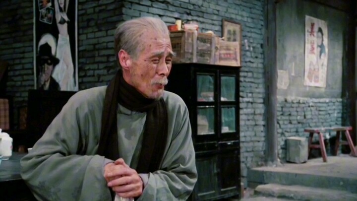 “แกควรเตือนทุกคนว่าถ้ามีเงินก็ให้ใช้ชีวิตเสเพล ดื่มกิน เที่ยวผู้หญิง โกงกิน แต่ห้ามทำตัวดีเด็ดขาด!”