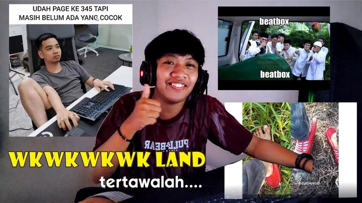 MEMAKSA DIRI UNTUK TERTAWA.......