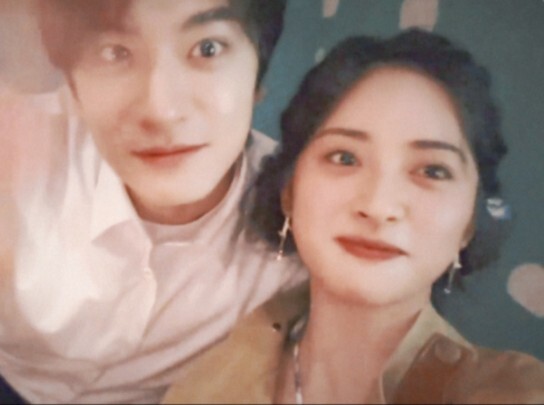 “Anting bintang yang tak seorang pun perhatikan justru diperhatikan oleh Lin Yi; usai makan bersama,