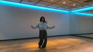 Trương Quy Chính livestream nhảy lại bài "TAP" của Lee Tae-yong